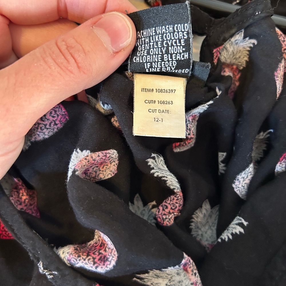 Torrid Cold Shoulder Pineapple Top - Picture 6 of 6